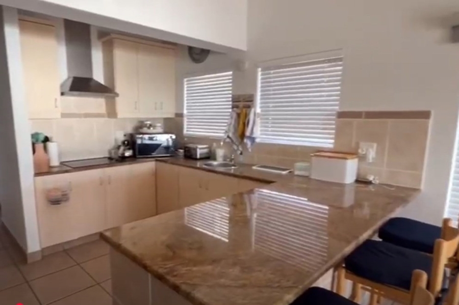 5 Bedroom Property for Sale in Shelley Point Western Cape